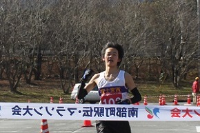 第13回南部町駅伝・マラソン大会のゴール時の写真(2)