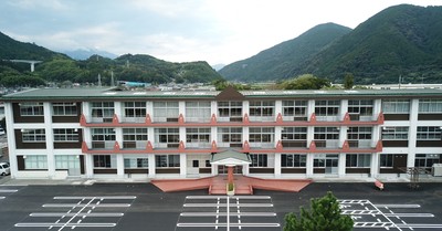 富沢図書館全景