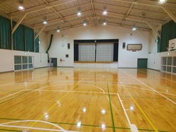 社会体育施設の旧万沢中学校体育館