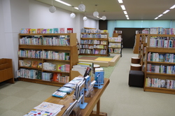 富沢図書館の館内画像